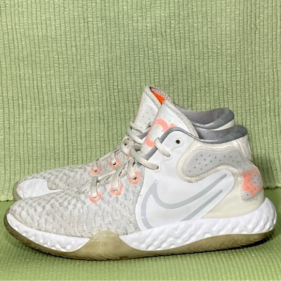 Nike Boys Kd Trey 5 VIII CT1425-102 Gray Running Sneaker Shoes Sz 7Y & Wms 8.5 - Picture 2 of 12